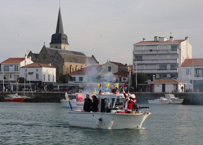 ARRIVÉE DU PÈRE NOËL EN BATEAU